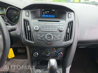 2016 Ford Focus SE Hatchback - miniatura 10
