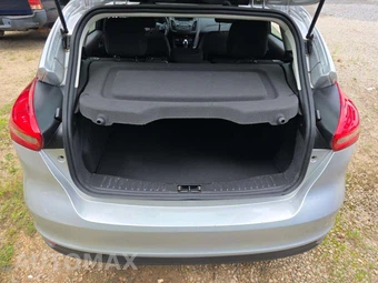 2016 Ford Focus SE Hatchback - miniatura 14