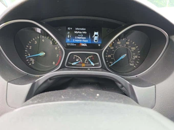 2016 Ford Focus SE Hatchback - miniatura 9