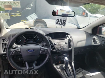2016 Ford Focus SE Hatchback – miniatura 11