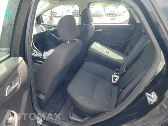 2016 Ford Focus SE Hatchback – miniatura 13