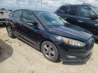 2016 Ford Focus SE Hatchback – miniatura 3