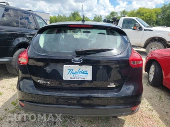 2016 Ford Focus SE Hatchback – miniatura 5