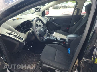 2016 Ford Focus SE Hatchback – miniatura 7