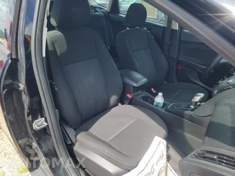 2016 Ford Focus SE Hatchback – miniatura 8