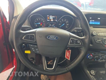 2016 Ford Focus SE Hatchback - miniatura 10