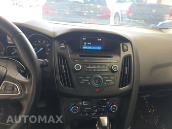 2016 Ford Focus SE Hatchback - miniatura 11