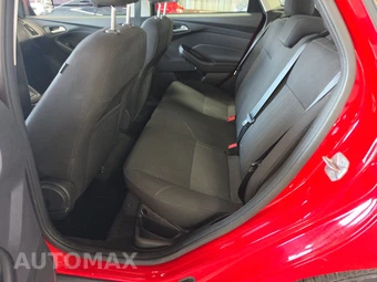 2016 Ford Focus SE Hatchback - miniatura 13