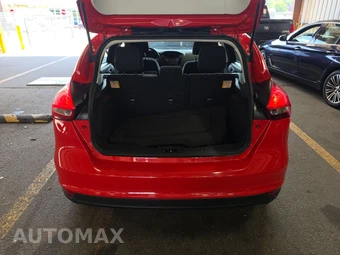 2016 Ford Focus SE Hatchback - miniatura 16