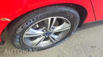 2016 Ford Focus SE Hatchback - miniatura 21