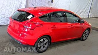2016 Ford Focus SE Hatchback - miniatura 4