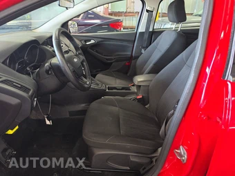 2016 Ford Focus SE Hatchback - miniatura 7