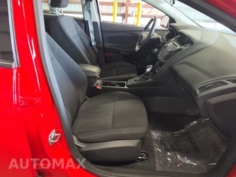 2016 Ford Focus SE Hatchback - miniatura 8