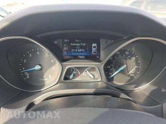 2016 Ford Focus SE Sedan – miniatura 10