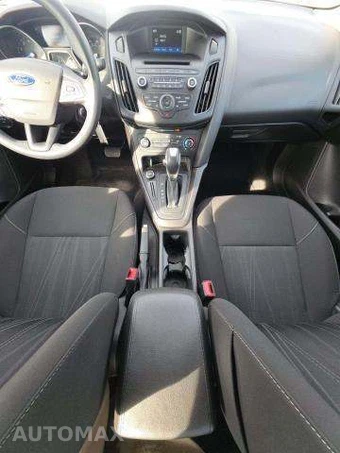 2016 Ford Focus SE Sedan – miniatura 11