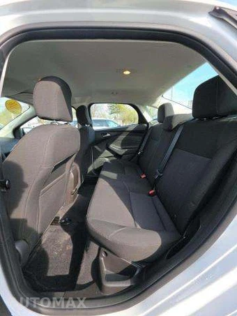 2016 Ford Focus SE Sedan – miniatura 14