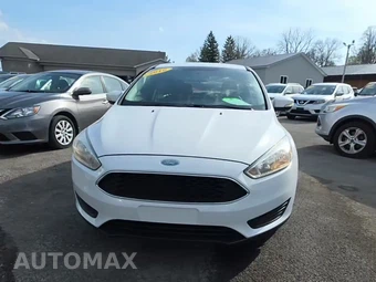 2016 Ford Focus SE Sedan – miniatura 2