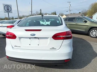 2016 Ford Focus SE Sedan – miniatura 4