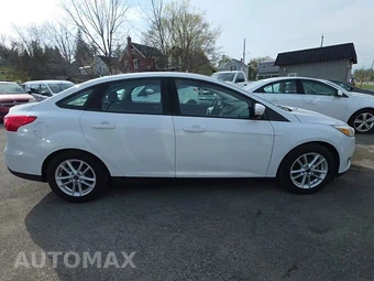 2016 Ford Focus SE Sedan – miniatura 5
