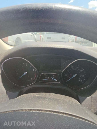 2016 Ford Focus SE Sedan - miniatura 6