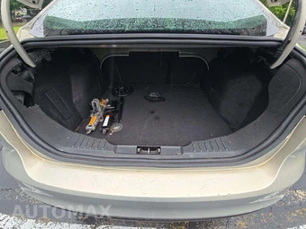 2016 Ford Focus SE Sedan – miniatura 14