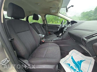 2016 Ford Focus SE Sedan – miniatura 18
