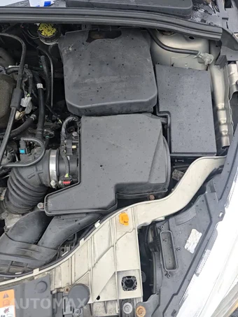 2016 Ford Focus SE Sedan – miniatura 25