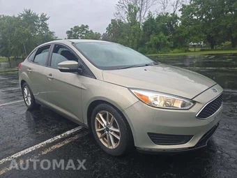 2016 Ford Focus SE Sedan – miniatura 4