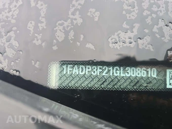 2016 Ford Focus SE Sedan – miniatura 5