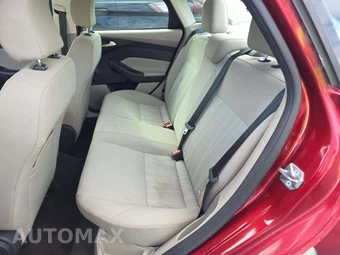 2016 Ford Focus SE Sedan - miniatura 13