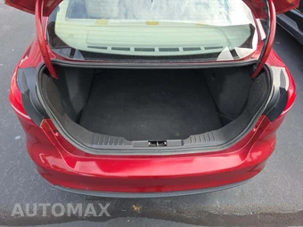 2016 Ford Focus SE Sedan - miniatura 14