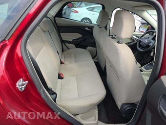 2016 Ford Focus SE Sedan - miniatura 16
