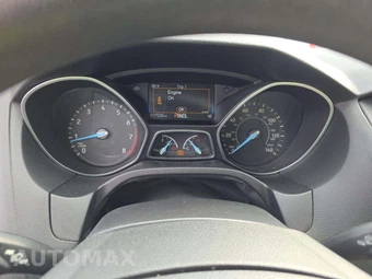 2016 Ford Focus SE Sedan - miniatura 9