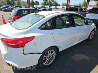 2016 Ford Focus SE Sedan - miniatura 4
