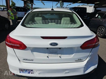2016 Ford Focus SE Sedan - miniatura 5