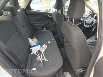 2016 Ford Focus SE Sedan – miniatura 13