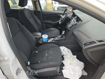 2016 Ford Focus SE Sedan – miniatura 15