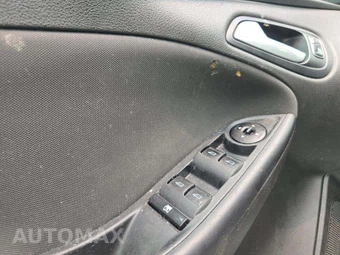 2016 Ford Focus SE Sedan – miniatura 30