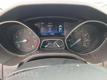 2016 Ford Focus SE Sedan – miniatura 6