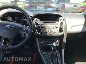 2016 Ford Focus SE Sedan – miniatura 11