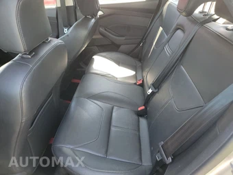 2016 Ford Focus SE Sedan – miniatura 13
