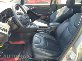 2016 Ford Focus SE Sedan – miniatura 7