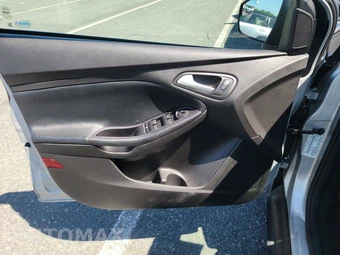 2016 Ford Focus SE Sedan – miniatura 9
