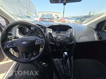2016 Ford Focus SE Sedan – miniatura 10