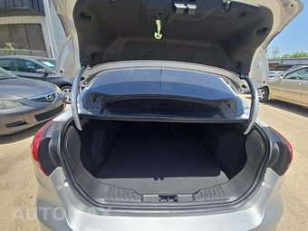 2016 Ford Focus SE Sedan – miniatura 14