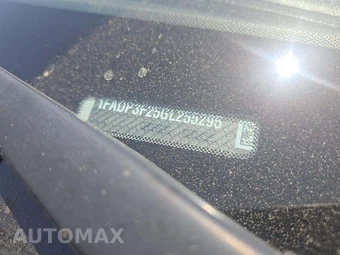 2016 Ford Focus SE Sedan – miniatura 5