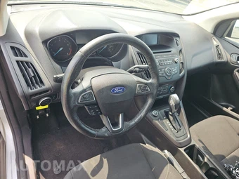 2016 Ford Focus SE Sedan – miniatura 11