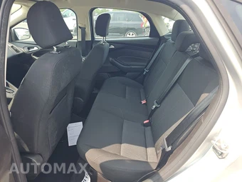 2016 Ford Focus SE Sedan – miniatura 13