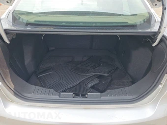 2016 Ford Focus SE Sedan – miniatura 16