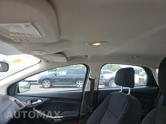2016 Ford Focus SE Sedan – miniatura 17